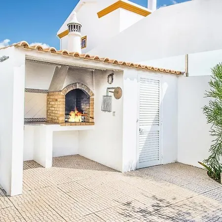 Sleeps 8 With Pool Air Con And Wifi