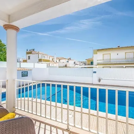 Sleeps 8 With Pool Air Con And Wifi Villa