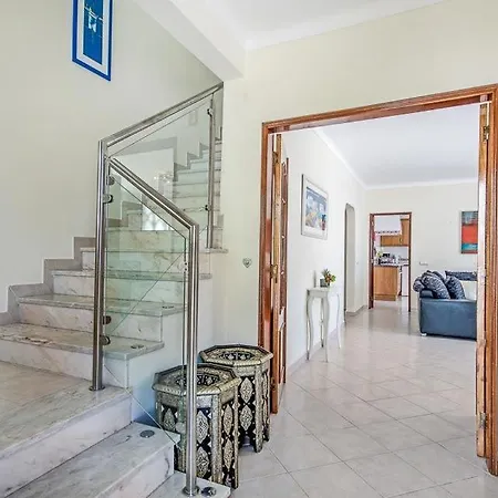 Villa Sleeps 8 With Pool Air Con And Wifi *