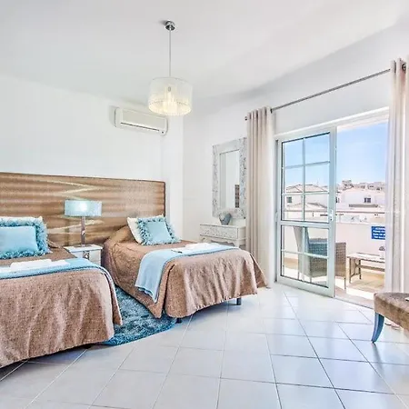Villa Sleeps 8 With Pool Air Con And Wifi *