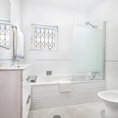 Sleeps 8 With Pool Air Con And Wifi * Gale de Cima